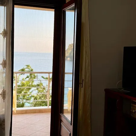 Mitro בית הארחה